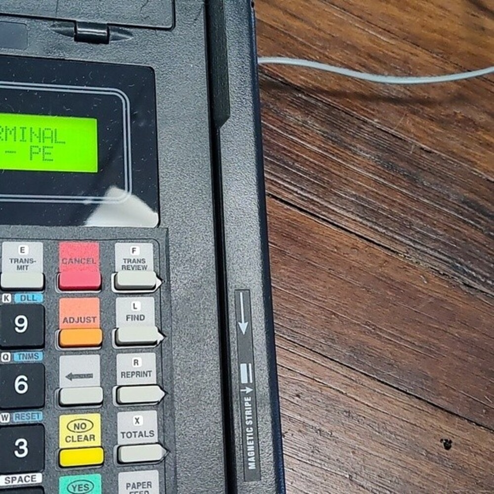 Hypercom T7P-T Credit Card Terminal - Picture 2 of 8
